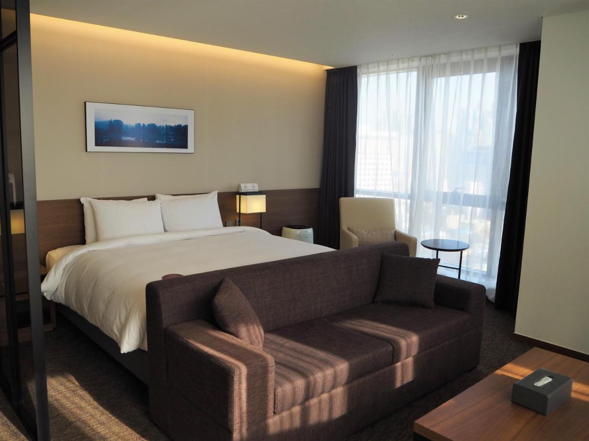 Ramada Encore By Wyndham Busan Haeundae Экстерьер фото